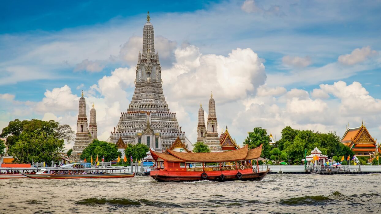 Bangkok temple skyline